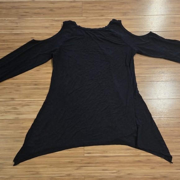 Adreamly Black Cold Shoulder Top - Picture 7 of 7